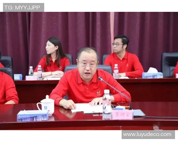 深圳足球队与上海足球队赛后复盘团队协作的深度分析与启示 深圳足球队与上海足球队赛后复盘团队协作的深度分析与启示