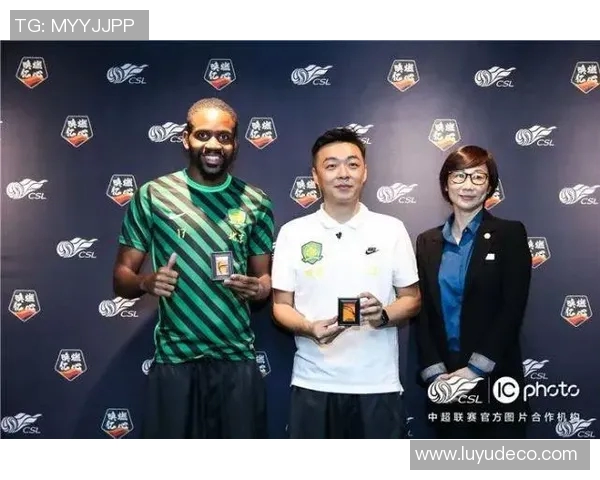 富利与上港激战正酣双方争夺激烈赛场精彩瞬间回顾