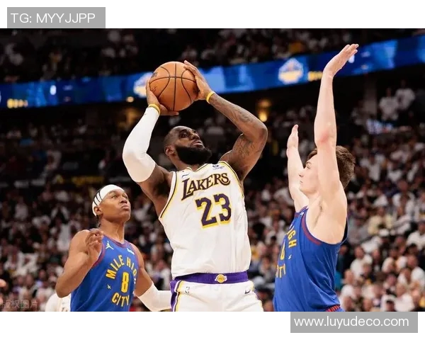 尼克斯与猛龙激战正酣NBA赛季精彩对决回顾与分析