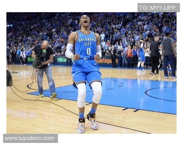 拉塞尔威斯布鲁克的篮球传奇之路与不屈精神探析