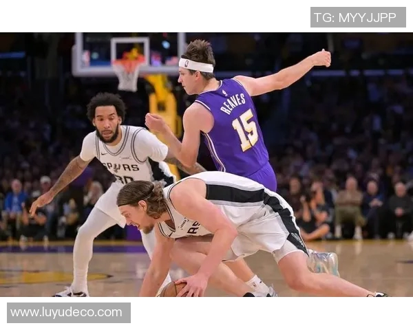 湖人对决马刺精彩纷呈赛季焦点之战引发球迷热议