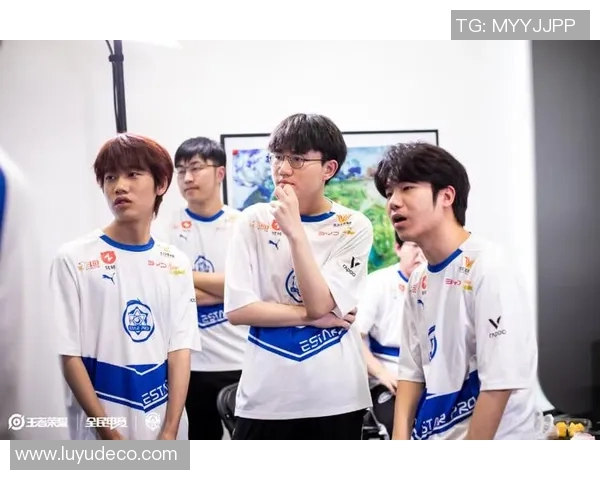 狼队迎战西布朗维奇激烈对决期待精彩表现与胜利荣耀