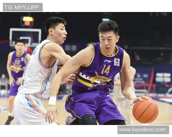 王少杰：从篮球新星到职业生涯的辉煌转折与未来展望