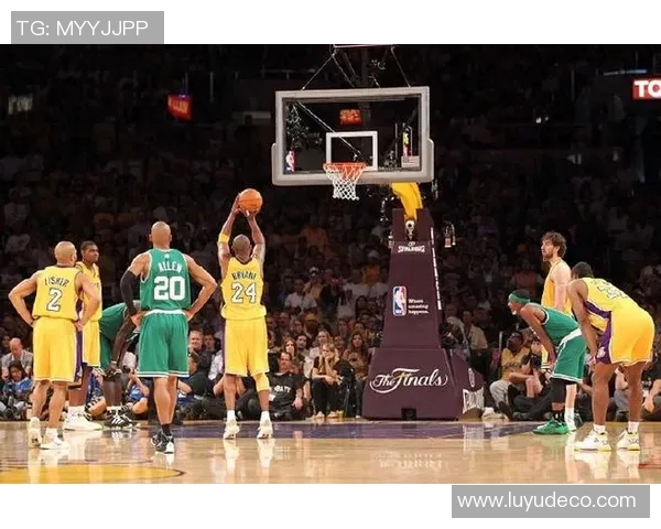 科比对决尼克斯的经典时刻与篮球传奇的交锋回顾