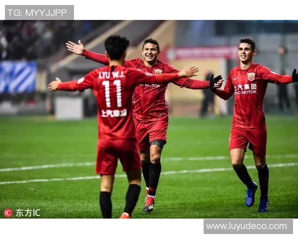 门兴格拉德巴赫迎战凯尔特人全力争胜展现球队实力与决心