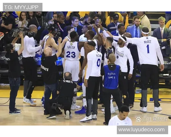 2014年快船与勇士季后赛精彩对决回顾及精彩瞬间分析