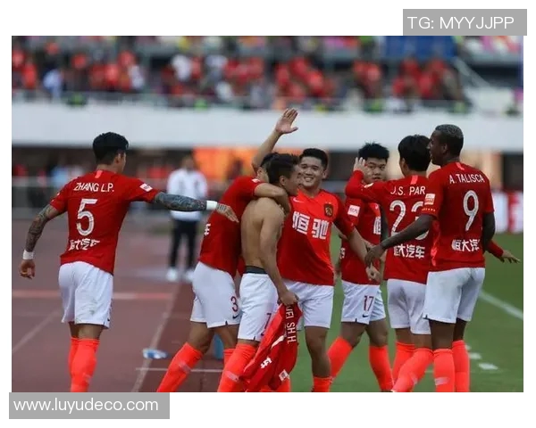 恒大与人和全场对决精彩回顾与赛后分析深入探讨球队表现与战术布局