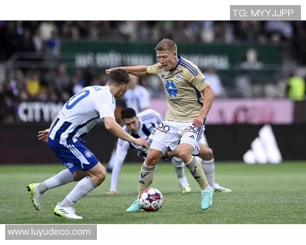 斯特罗与莫尔德的激烈对决揭示足球战术的精彩与魅力