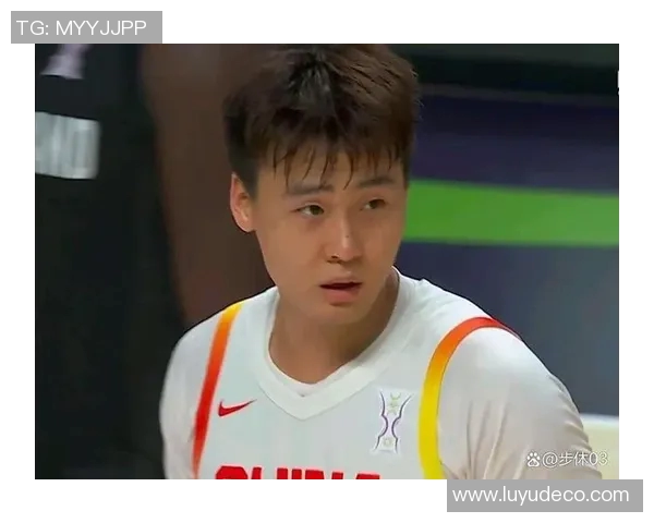 赵睿领衔中国男篮新征程展现青春力量与拼搏精神的精彩瞬间