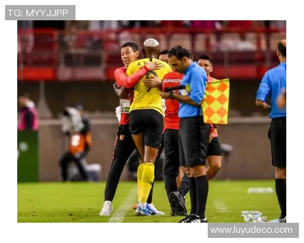 蒂华纳与亚特兰特的激烈对决揭示了足球战术的魅力与球队的坚韧精神