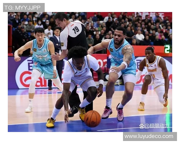 CBA精彩对决上海队与青岛队全场比赛录像回顾与精彩瞬间分析