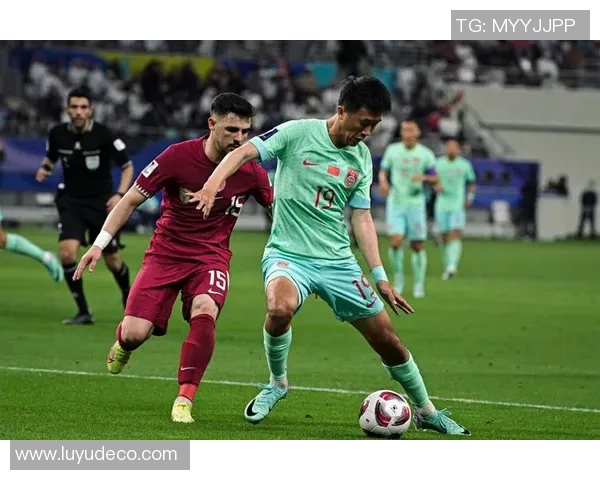 国足与卡塔尔较量回顾分析全场表现与战术布置探讨