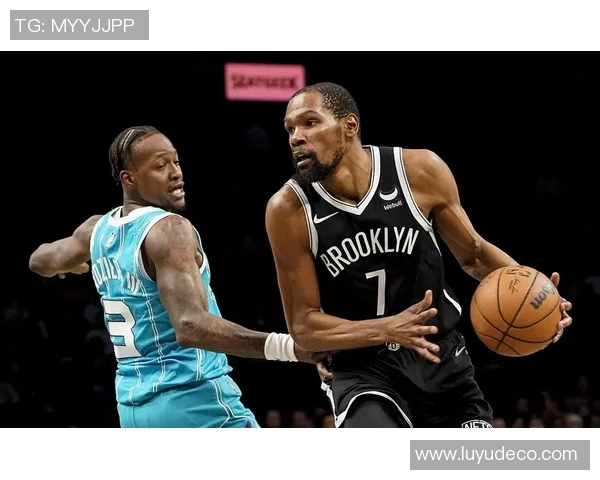夏洛特黄蜂与布鲁克林篮网激战正酣谁能在NBA赛场上笑到最后
