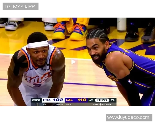 快船明星队与湖人激战正酣谁能在这场对决中笑到最后