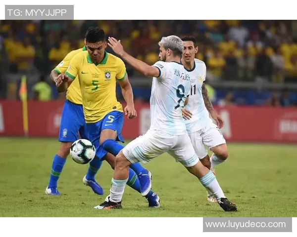 里德与马纳的巅峰对决谁能在赛场上笑到最后